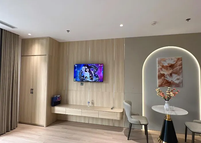 Khách sạn hẻo lánh Hollyday *